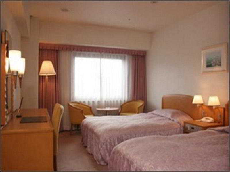Jakie s\u0105 najlepsze hotele w pobli\u017Cu lokalizacji \u015Awi\u0105tynia  Fushimi Inari? Kioto Pokój zdjęcie